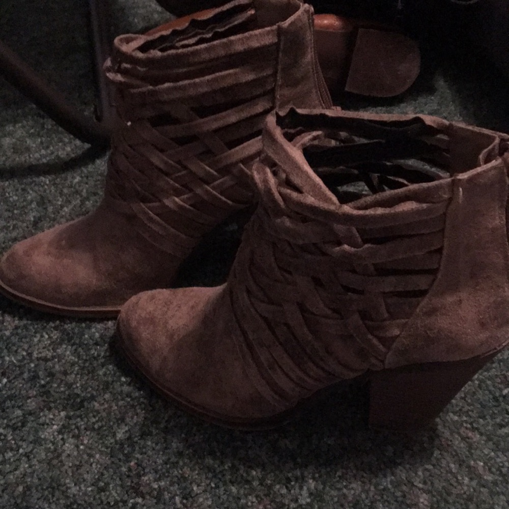 Fergalicious brown faux leather ankle boots. New size 6